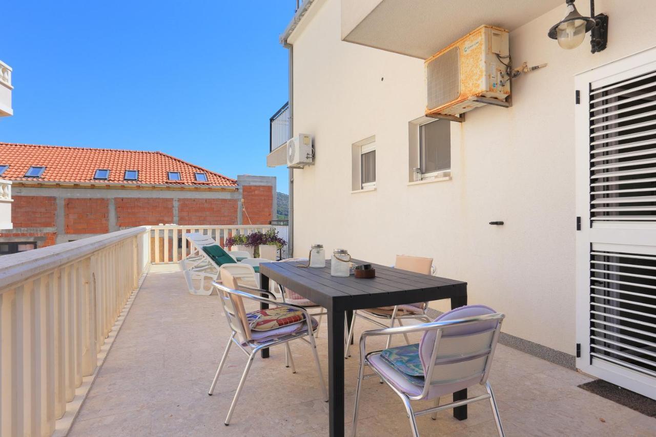 Apartments By The Sea Businci, Ciovo - 9450 Trogir Eksteriør bilde